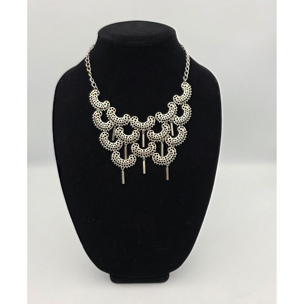 Sarah Coventry Charisma Shiny Silvertone Metal Bib Metal Necklace 17" Vintage